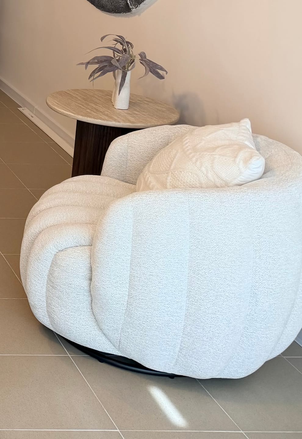 Customer photo review of Fotoliu rotativ FRASER, stofa crem - Raven 22, 82x83x65 cm