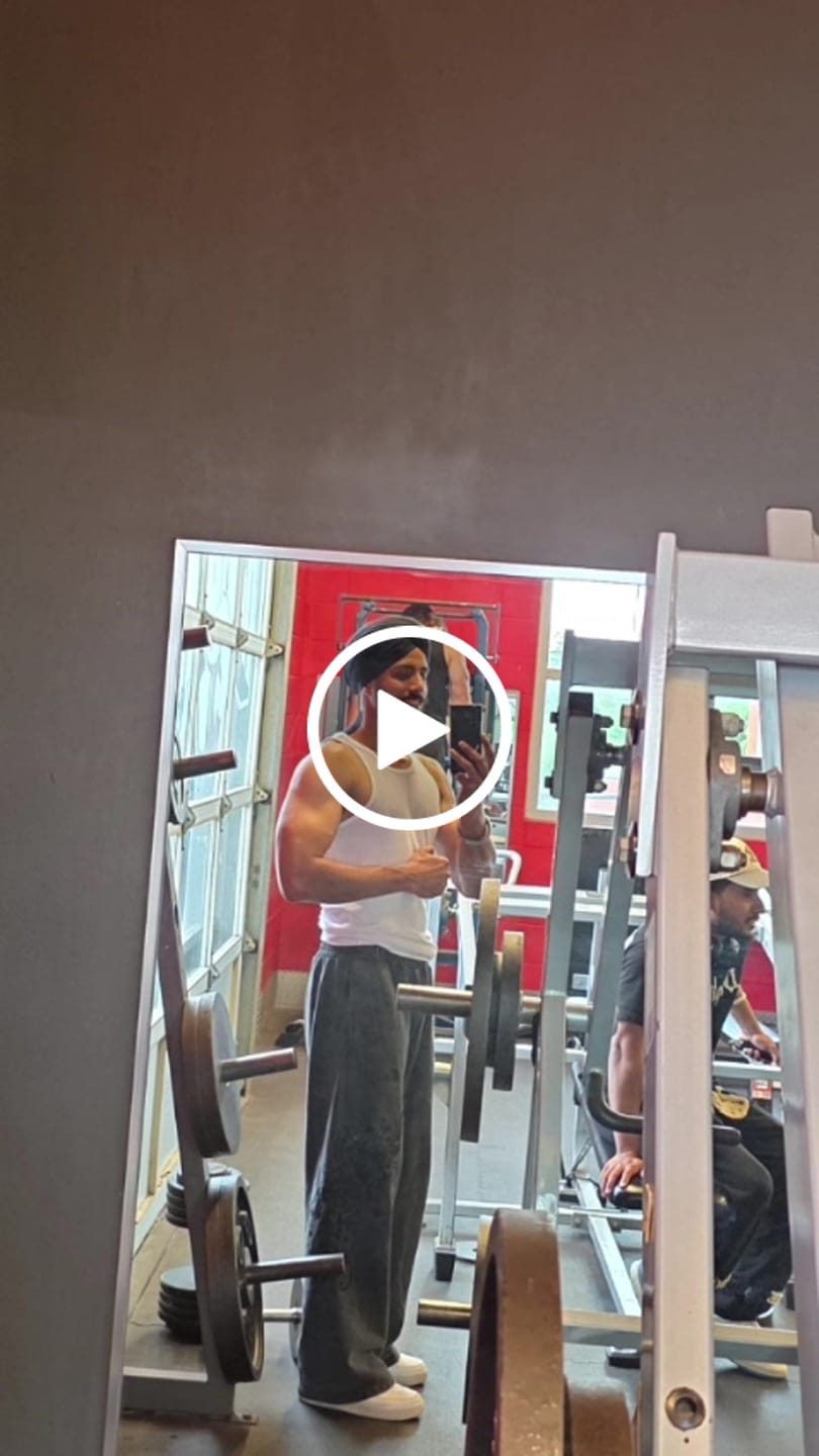 Customer video review of 2061 - Threadmark Sweats