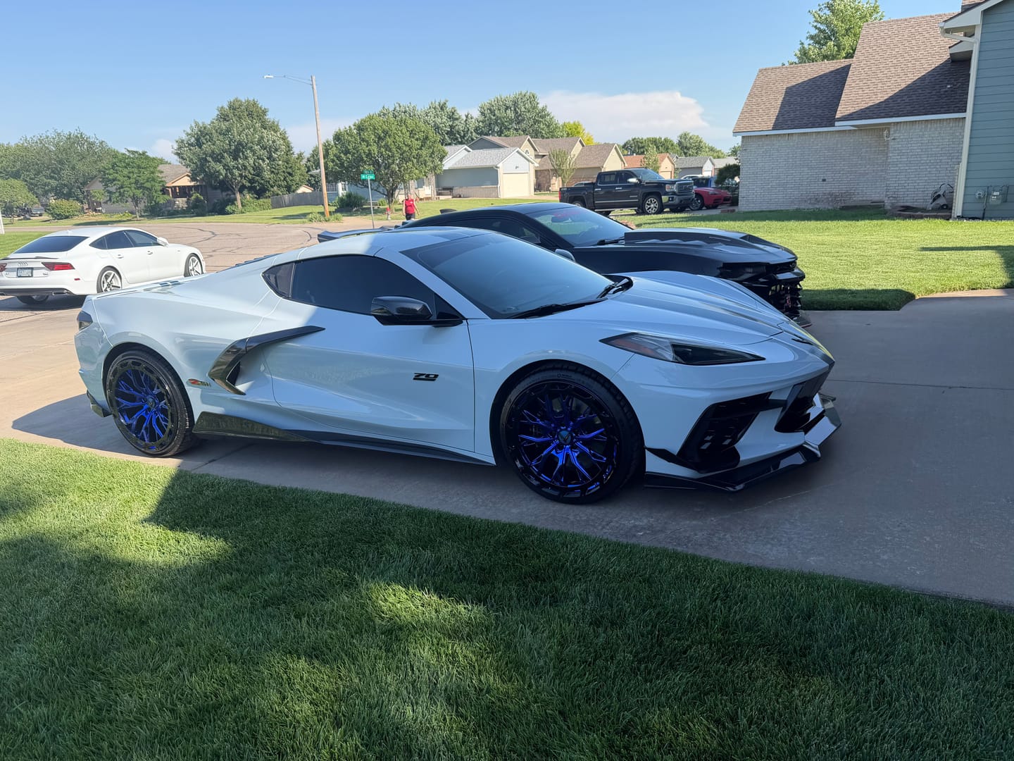 Customer photo review of Chevrolet Corvette C8 DRY CARBON FIBER 5VM Side Skirts