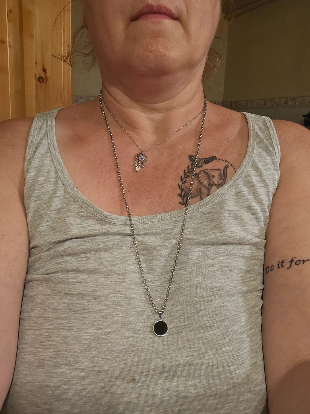 Customer photo review of Obsidian Halskette - Kreismedallion