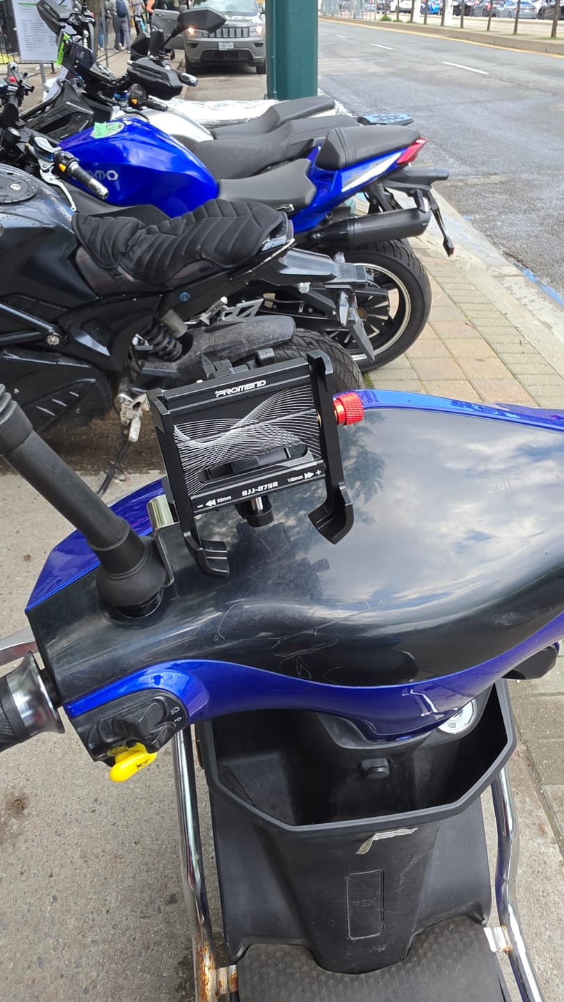 Customer photo review of Universal Smartphone Holder