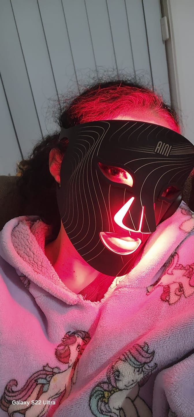 Customer photo review of INIA GLOW Wireless Red Light Therapy Mask
