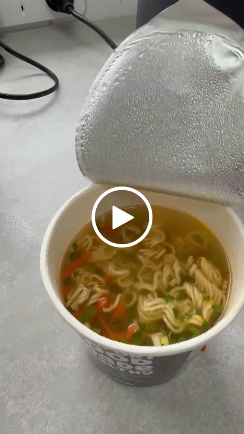 Customer video review of Qetoe Low Carb High Protein Instant Cup Noodle - COMBO 12 PACK