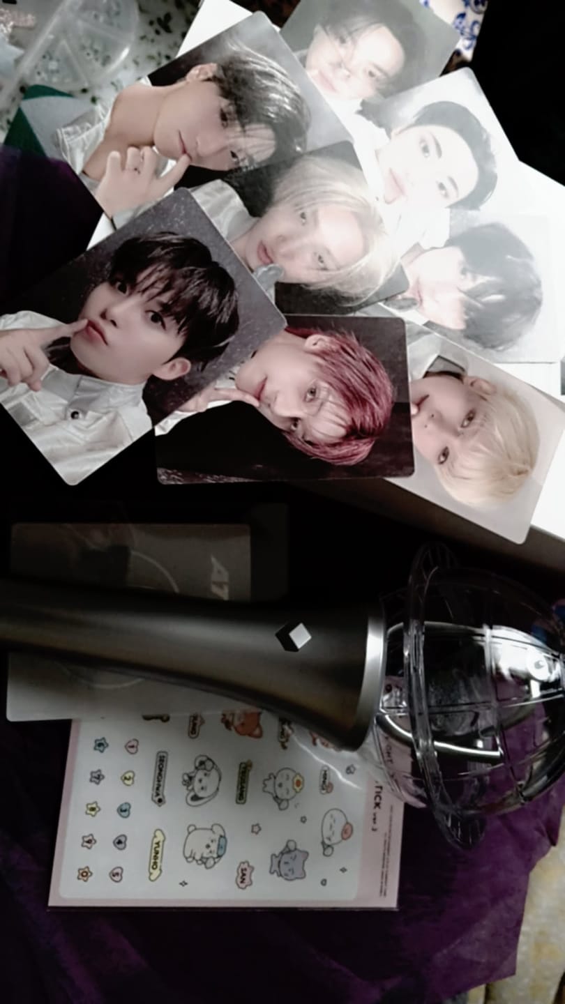 Customer photo review of ATEEZ - OFFICIAL LIGHT STICK VER.3