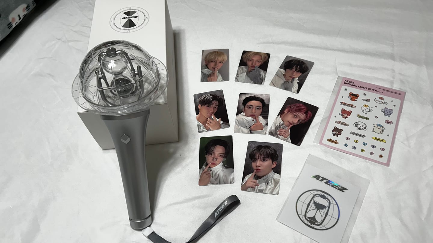 Customer photo review of ATEEZ - OFFICIAL LIGHT STICK VER.3