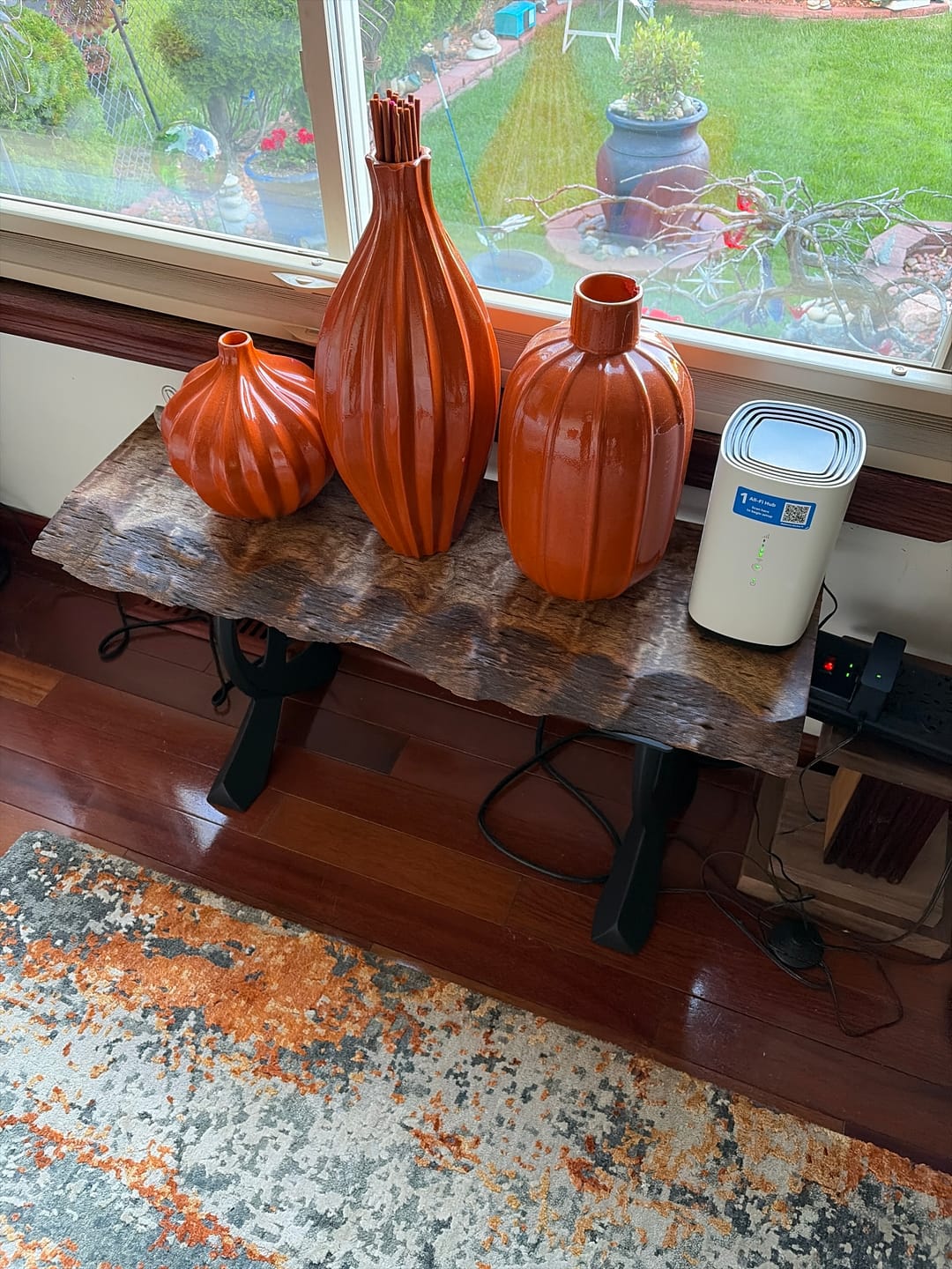 Customer photo review of Bench Legs 108/128 Curva 16" H Curved Metal Furniture Legs