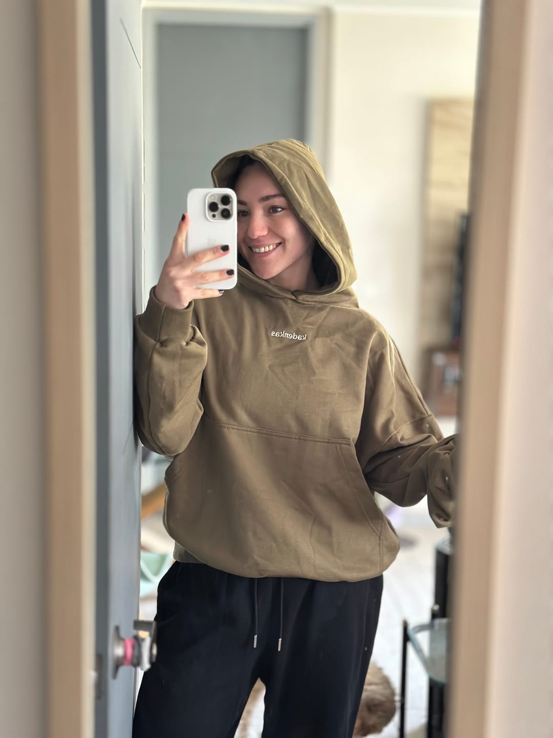 Customer photo review of POLERÓN HOODIE VERDE - OVERSIZE CON GORRO LOGO Y ESPALDA BORDADO