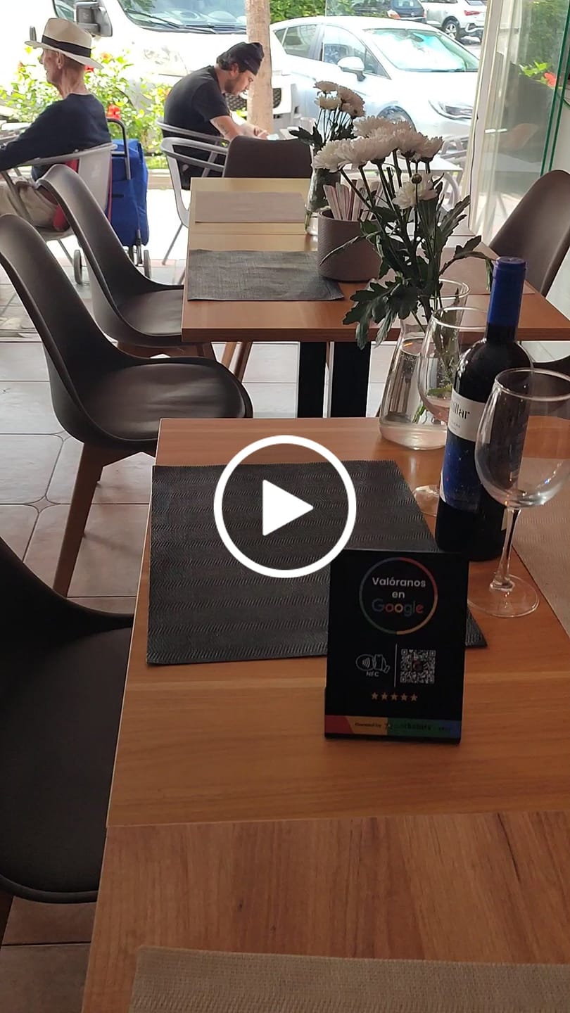 Customer video review of Expositor Reseñas Google NFC & QR (ES)