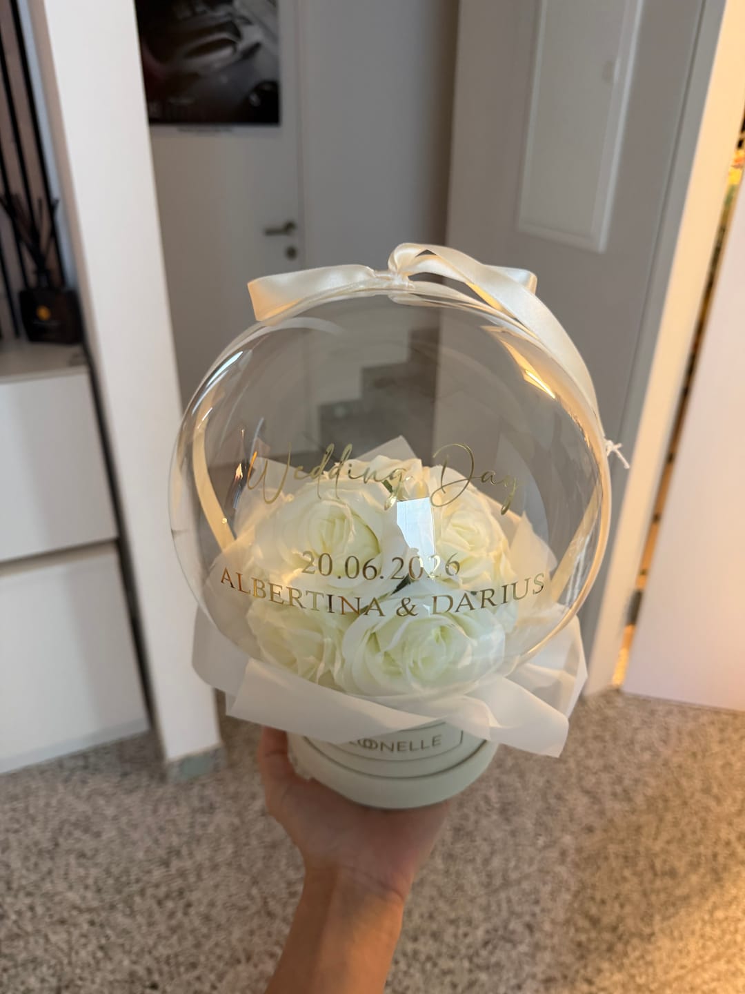 Customer photo review of Ballon Flowerbox Personalisiert Weisse Rosen