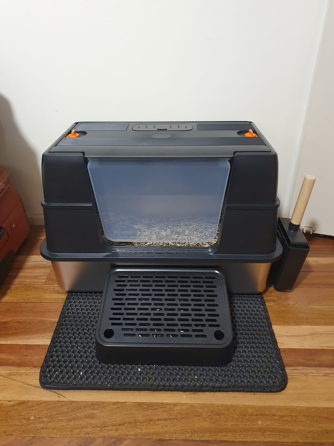 Customer photo review of Cat Litter Box Enclosed Stainless Steel Litter Tray Hooded Covered Toilet