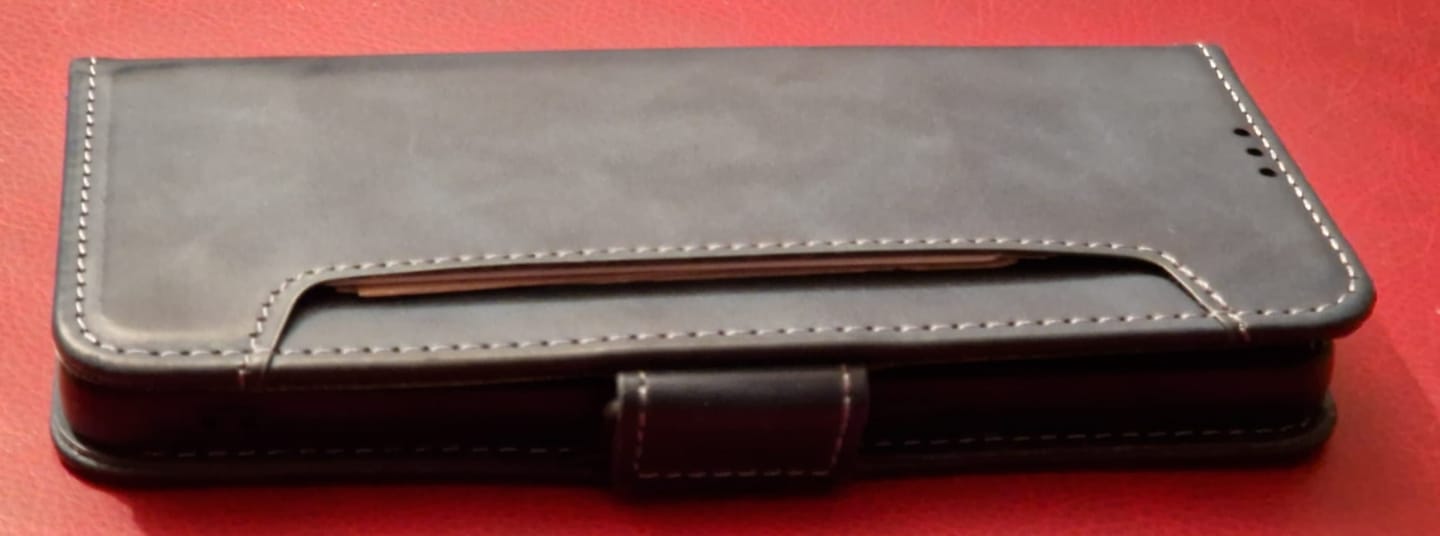 Customer photo review of OPPO Reno6 - Etui Mit Vielen Kartenfächer