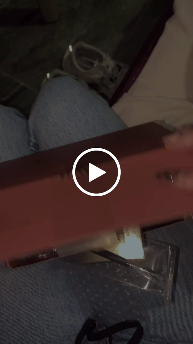 Customer video review of RUBOR EN DÚO ALLURE CREMA Y POLVO COMPACTO
