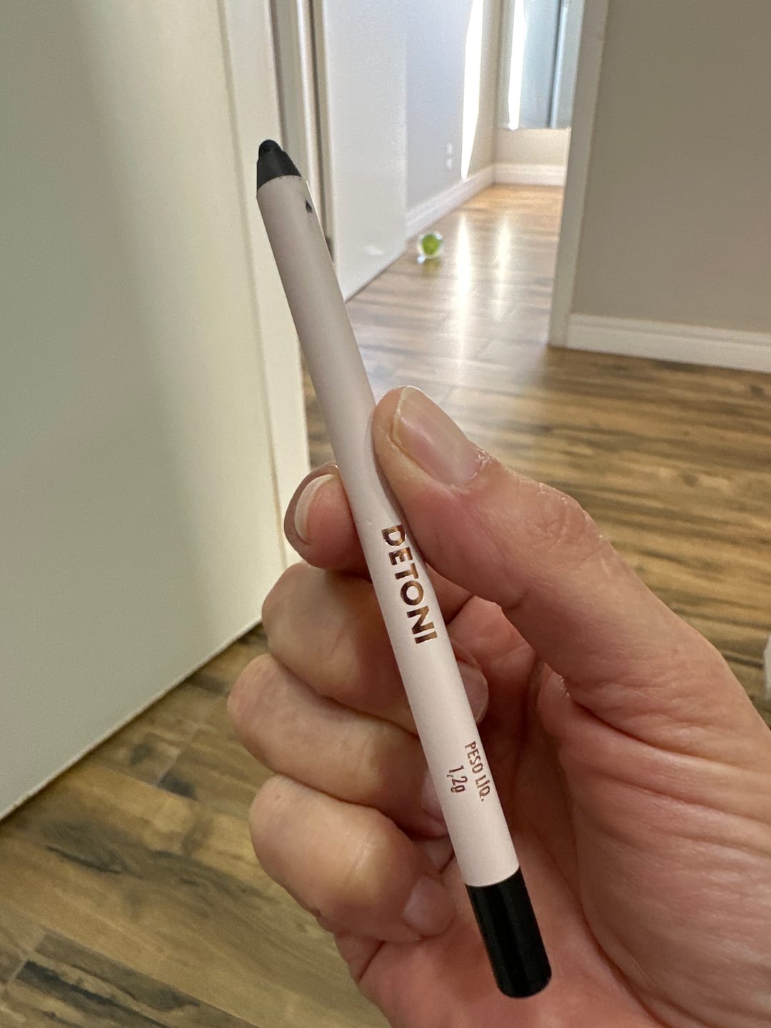 Customer photo review of EYE PENCIL | EXTREME BLACK - LÁPIS PARA OLHOS