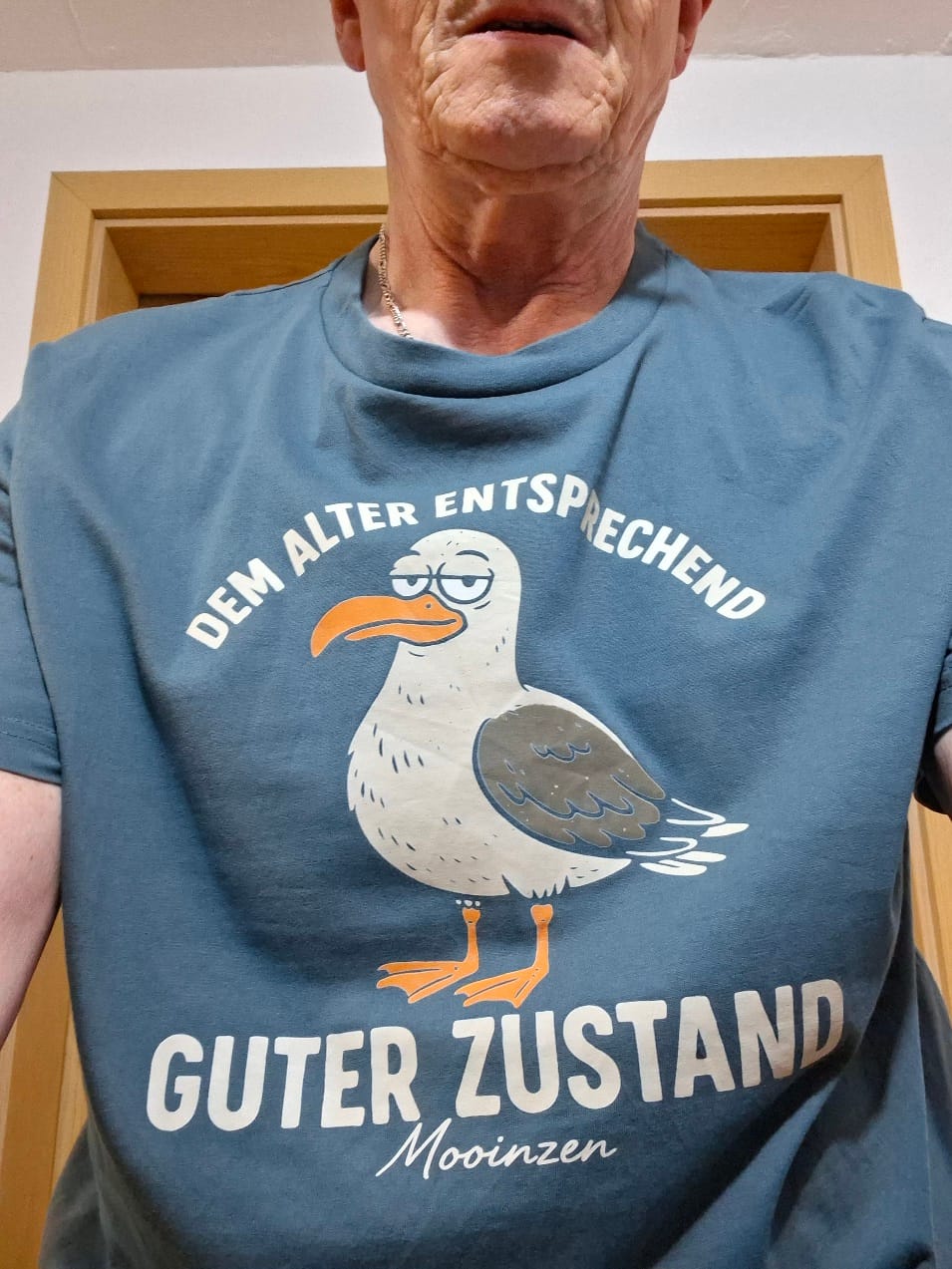 Customer photo review of Dem alter entsprechend guter Zustand · Herren Premium Bio T-Shirt