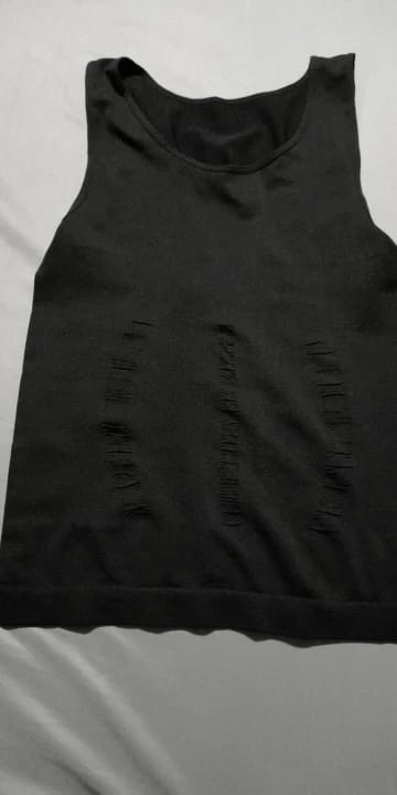 Customer photo review of BaseFit Tank | הגופייה שמזכירה לגוף שלך להתיישר, בלי מאמץ