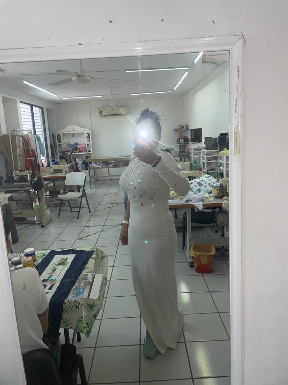 Customer photo review of VESTIDO SARAHÍ BLANCO