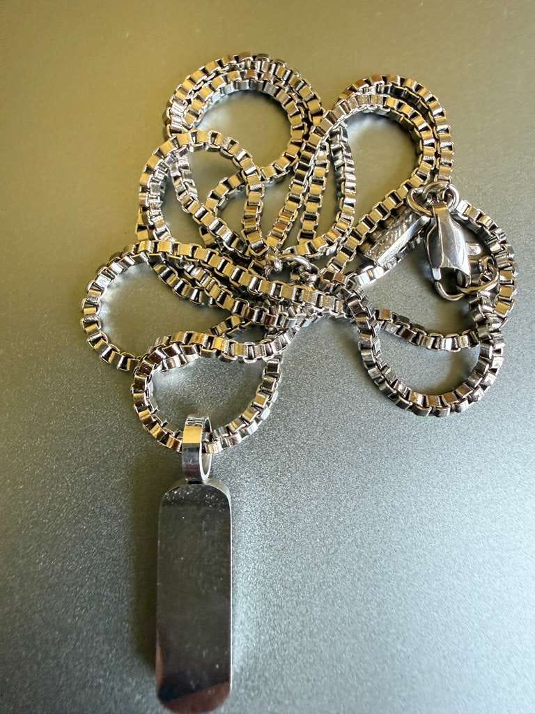 Customer photo review of Minimal Pendant & Box Chain