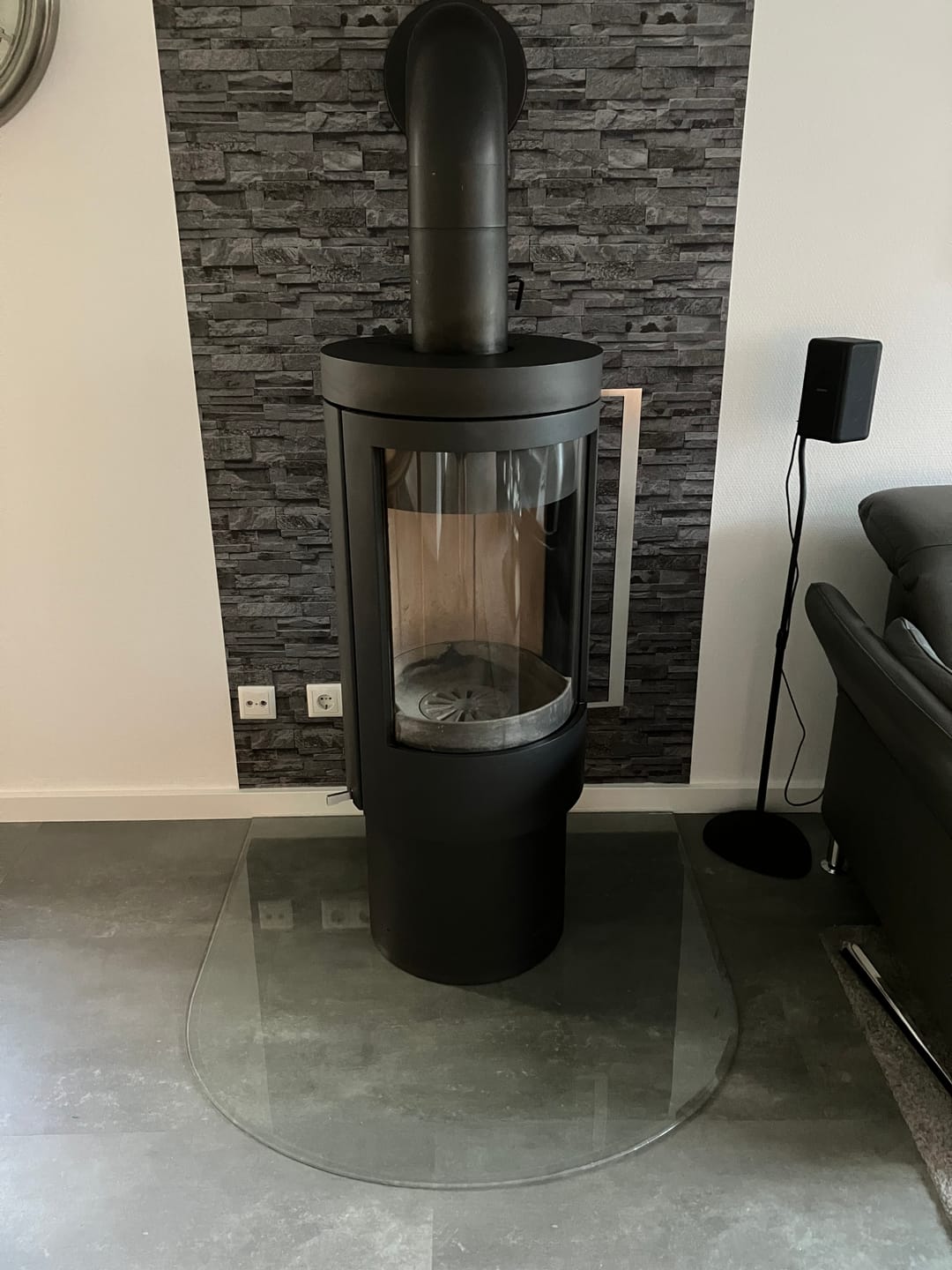 Customer photo review of Glasplatte Kamin, Funkenschutzplatte Glas für Kaminofen - Rundbogen