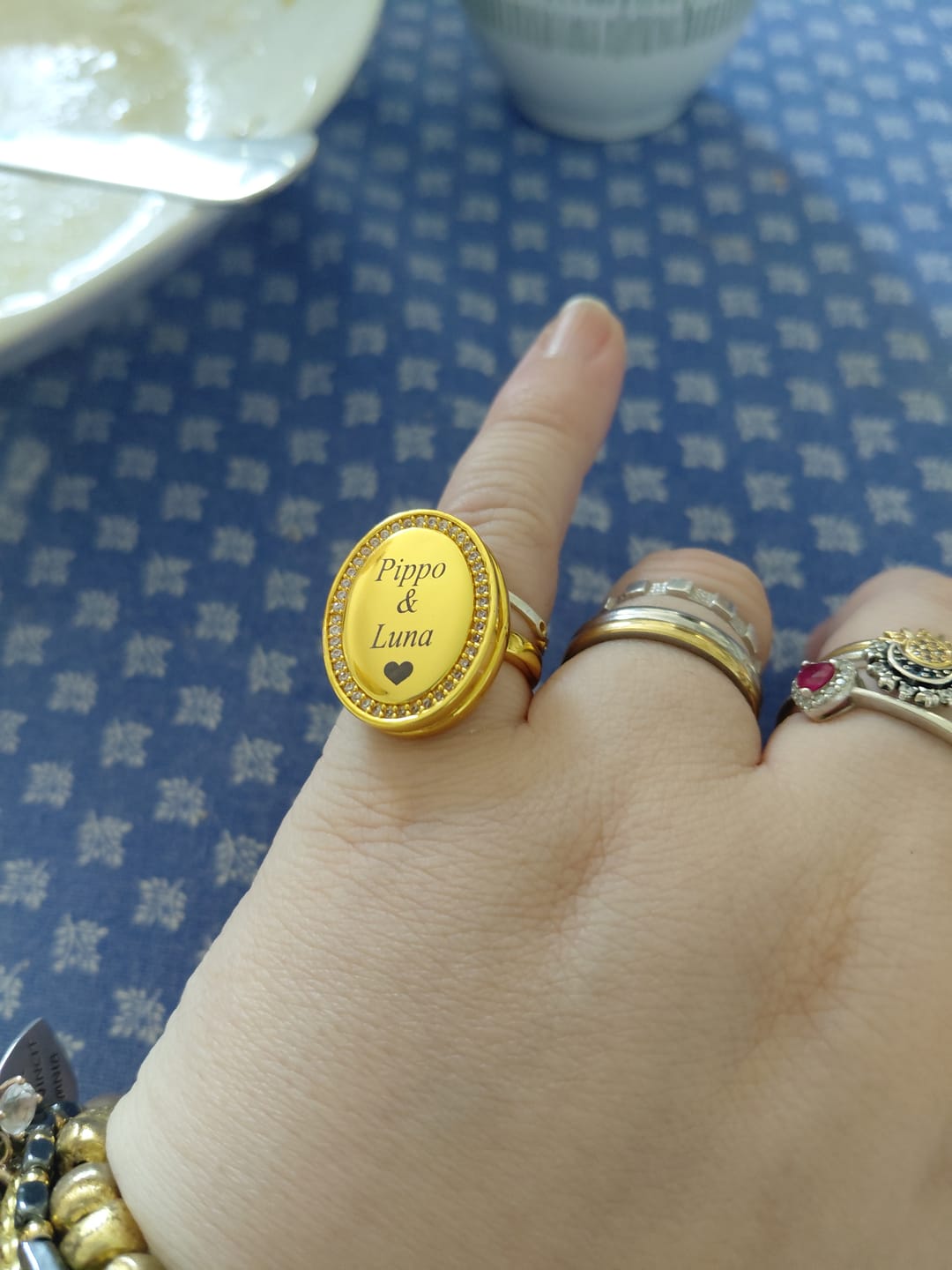 Customer photo review of Anello Ovale Scrigno del Cuore Personalizzato con Foto e Incisione