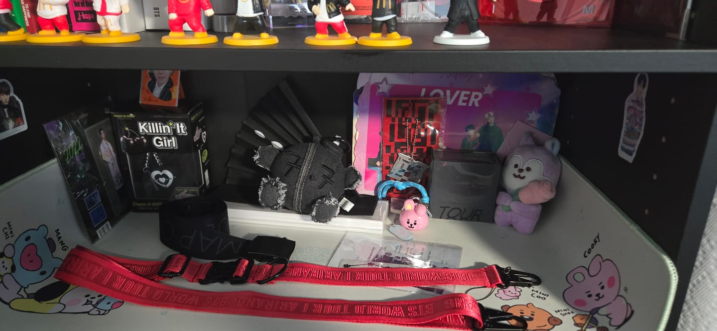 Customer photo review of BTS - ARIRANG WORLD TOUR OFFICIAL MD MULTI STRAP
