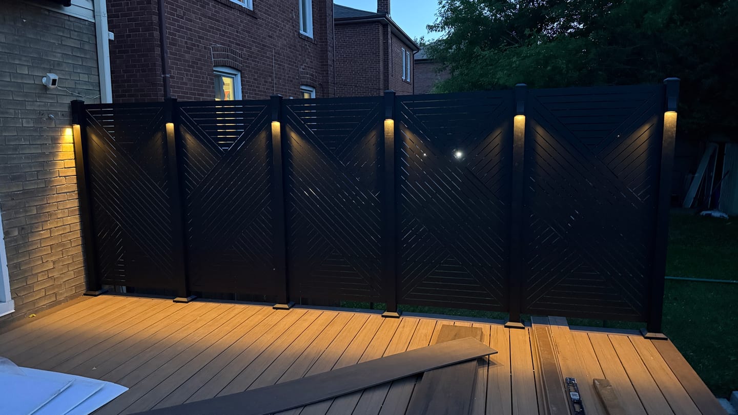 Customer photo review of Privacy Screen (Hexx)