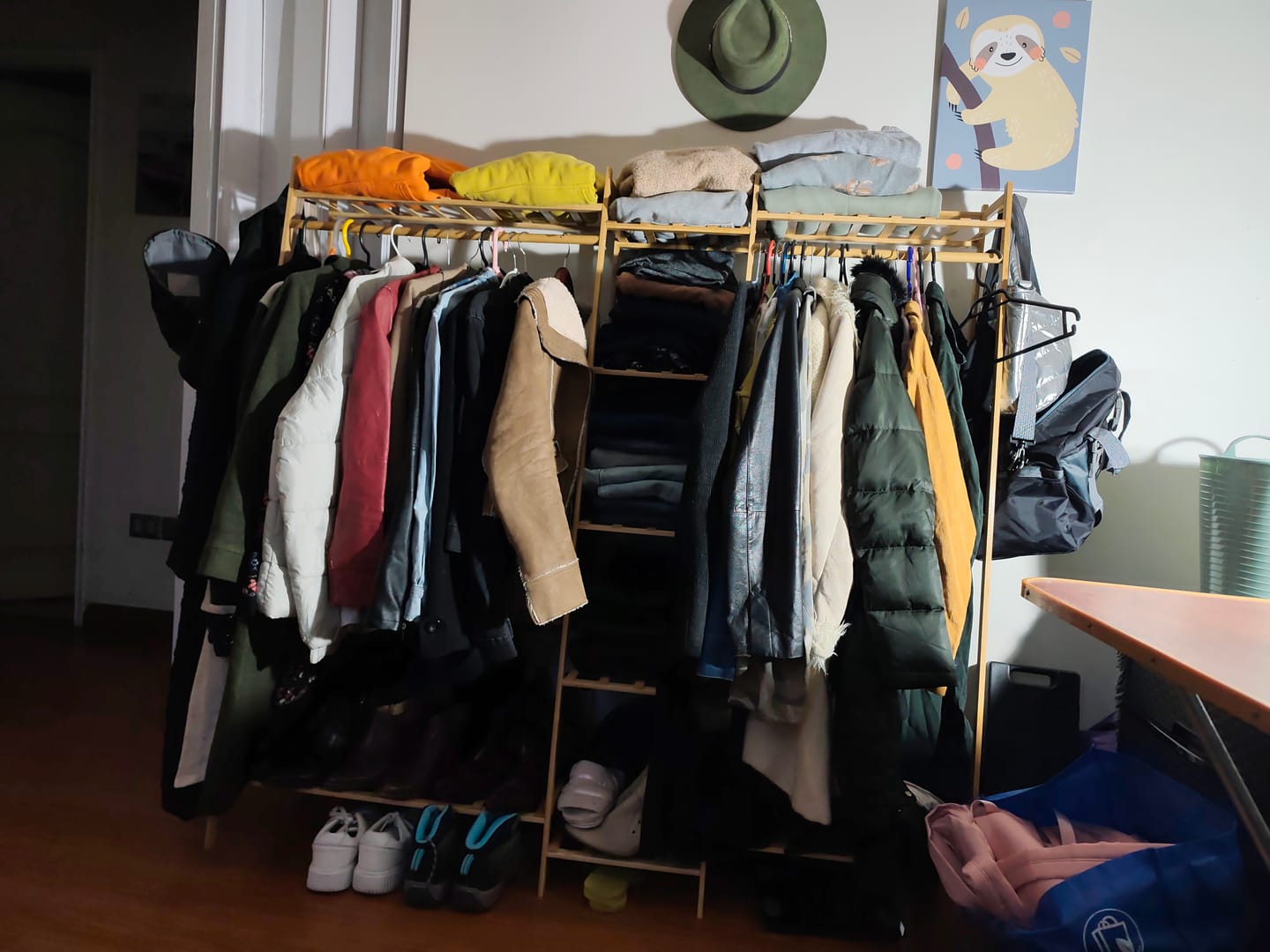 Customer photo review of Perchero Organizador De Madera Colgador Ropa Grande De Bambú