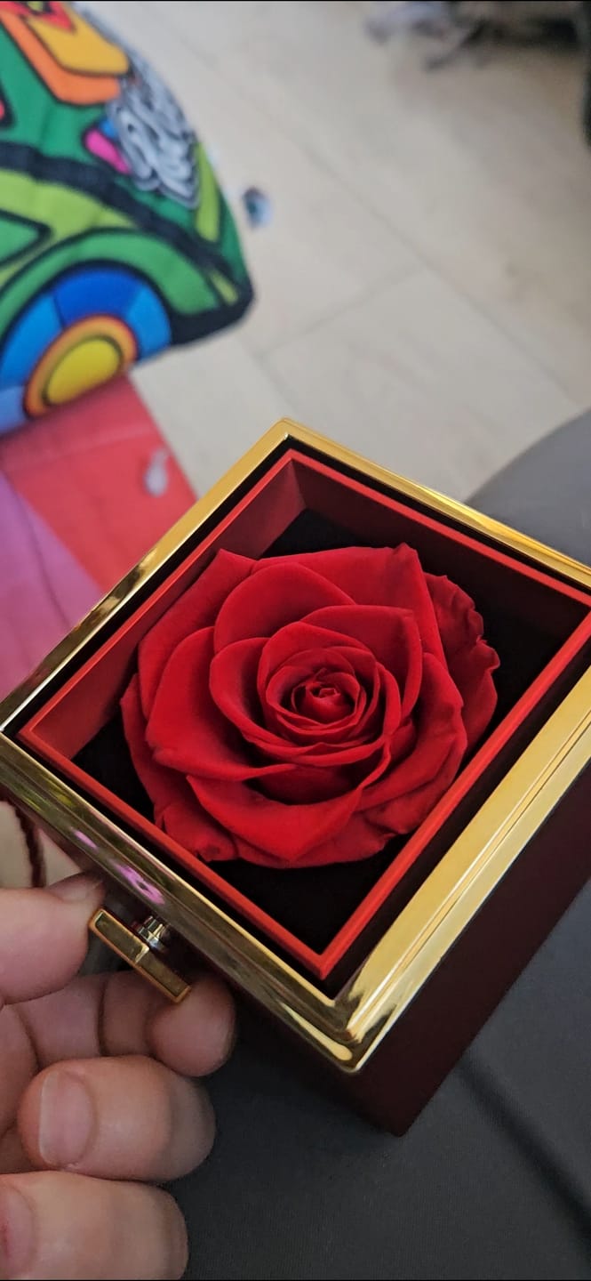 Customer photo review of Eternal Rose Box - W/ Engraved Necklace & Real Rose
