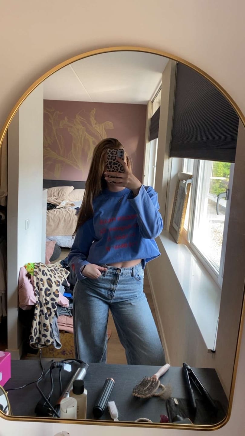 Customer photo review of VINTAGE LOGO WASHED LONGSLEEVE T-SHIRT SKY BLUE/RED