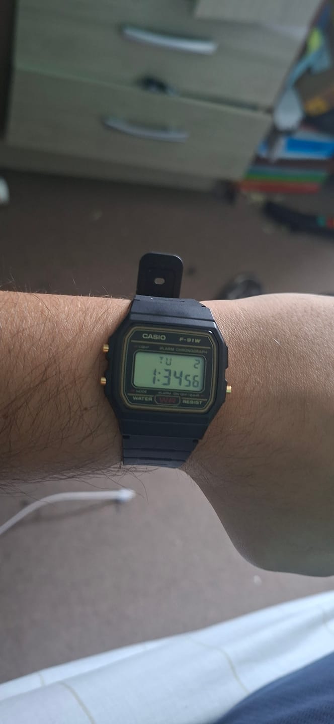 Customer photo review of Reloj Casio Vintage F-91WG-9SDF Clásico Líneas Amarillas