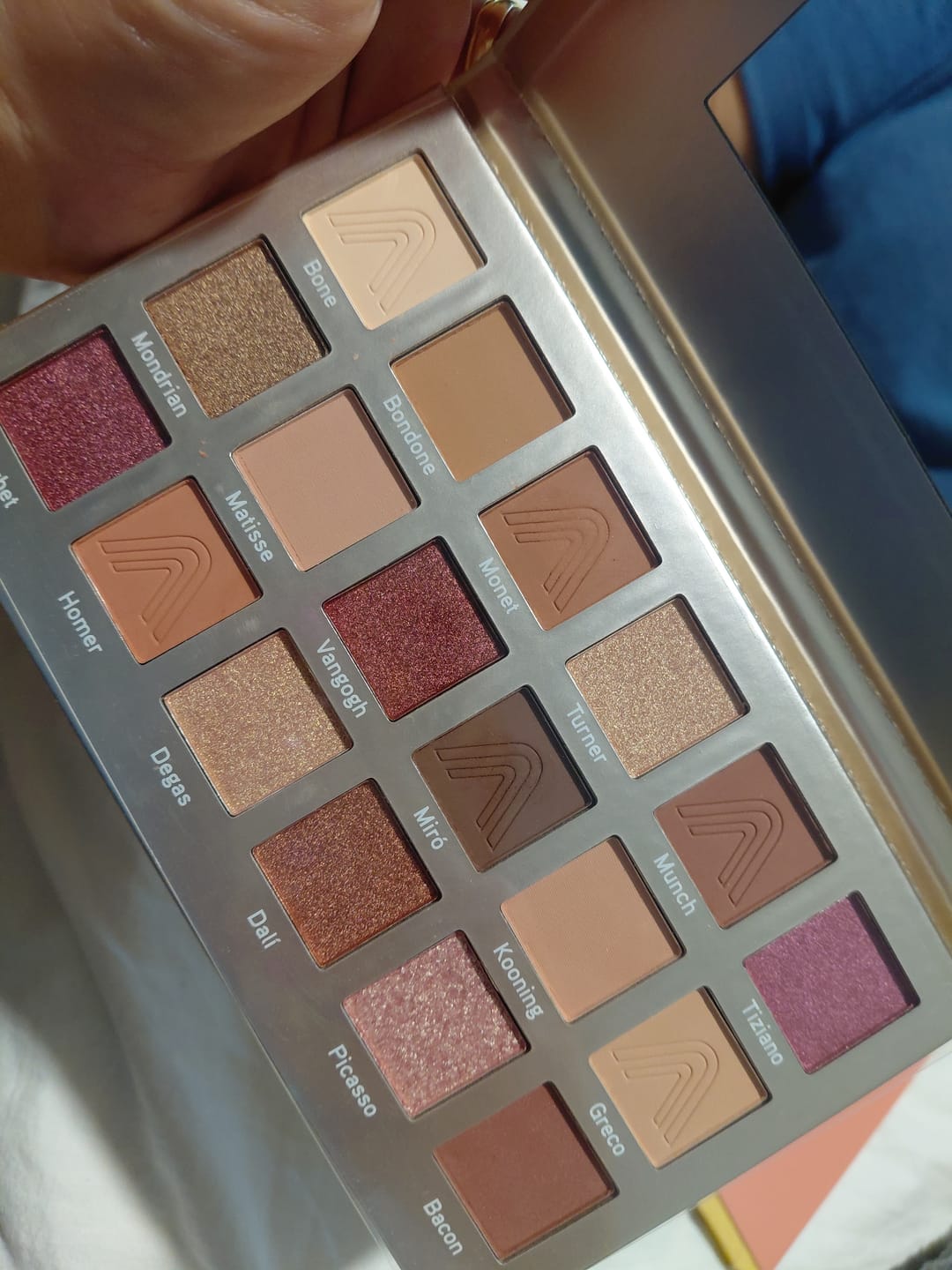 Customer photo review of PALETA DE SOMBRAS 18 TONOS ART DECO