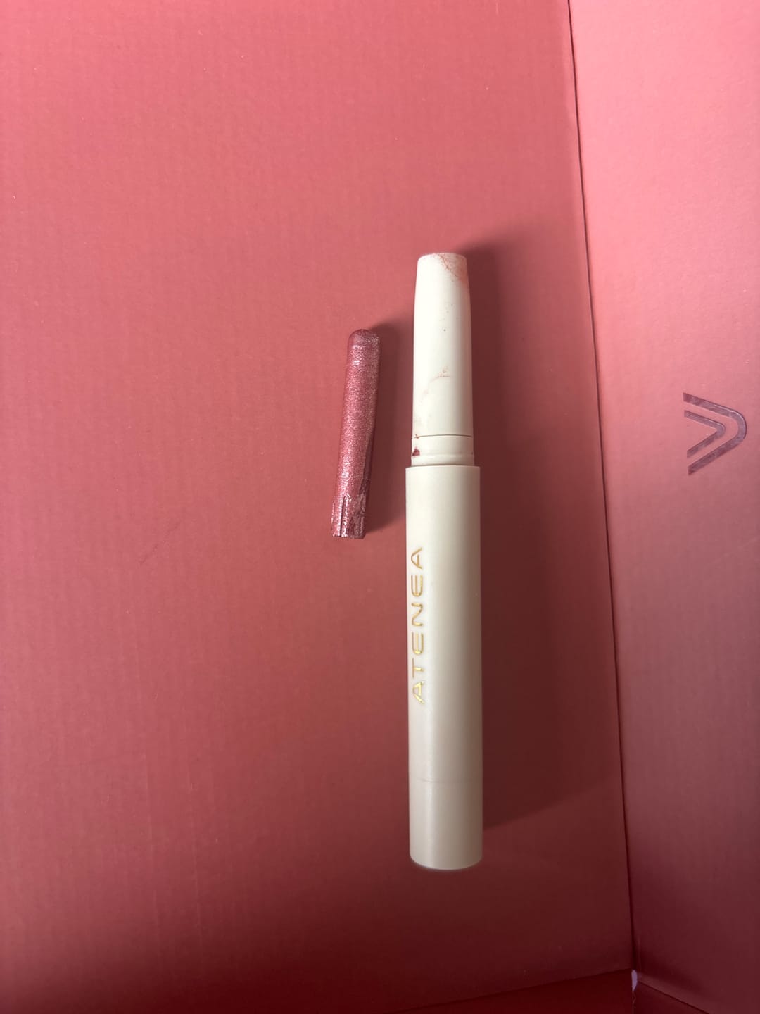 Customer photo review of SOMBRAS CREMOSAS EN BARRA