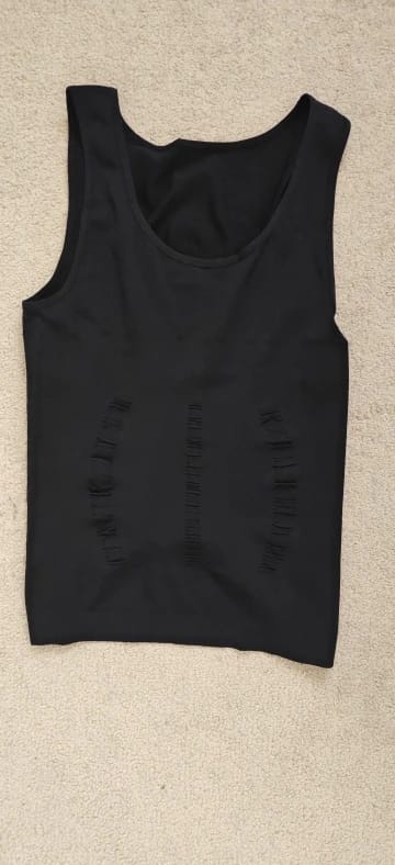 Customer photo review of BaseFit Tank | הגופייה שמזכירה לגוף שלך להתיישר, בלי מאמץ