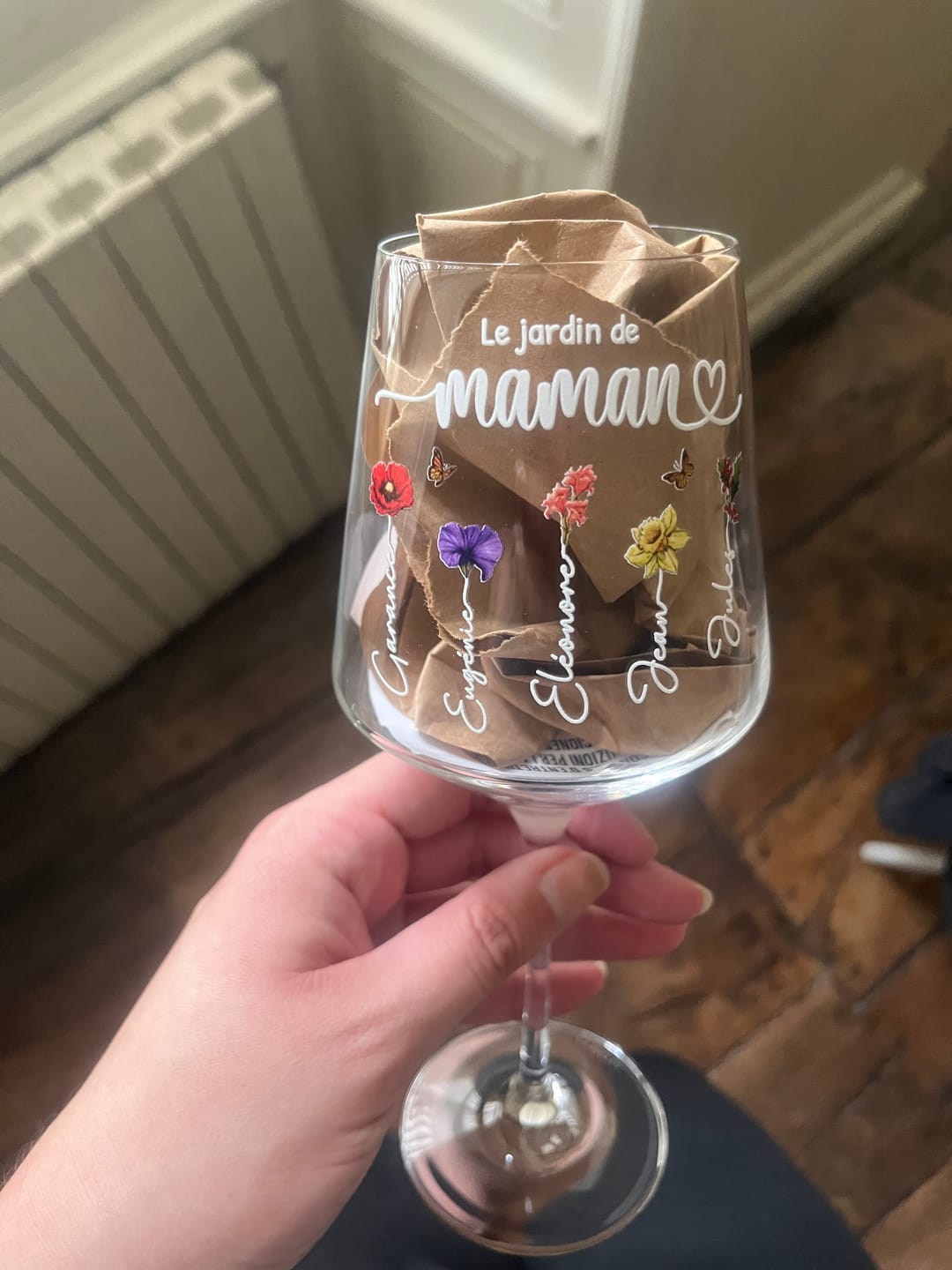 Customer photo review of Le jardin de Mamie - Verre à vin personnalisé avec fleurs de naissance pour Maman et Mamie