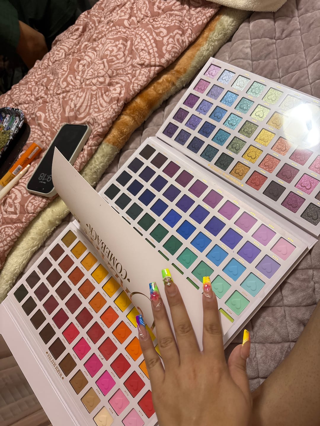 Customer photo review of Creative Comeback XXXL Eyeshadow Palette