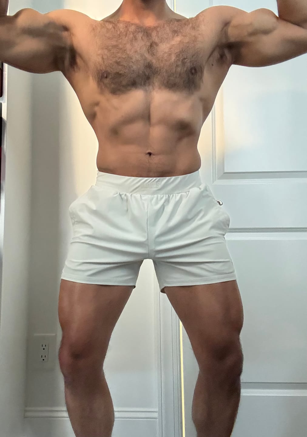 Customer photo review of Essential Shorts 5" Inseam