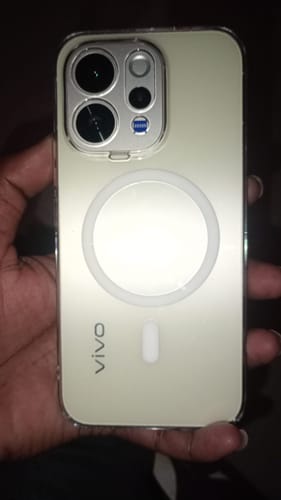 Close-up of a customer holding a VIVO phone with the Anti Yellow Magsafe Clear Case, showing the MagSafe ring and camera bezel.