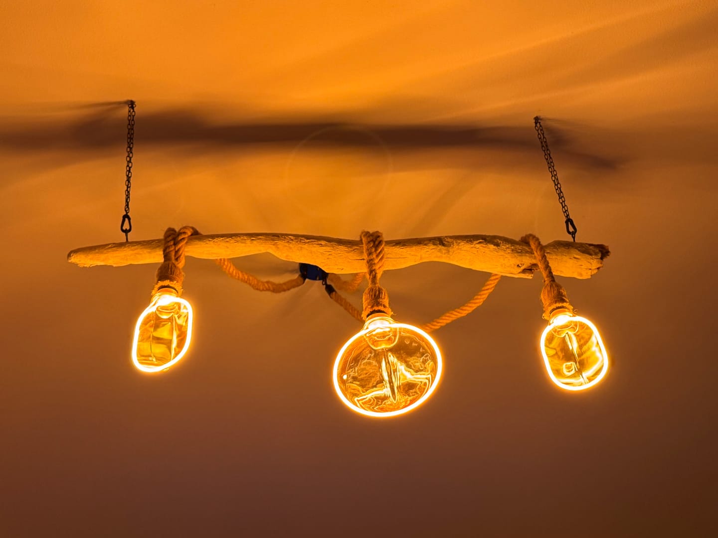 Customer photo review of OSRAM VINTAGE 1906® LED Lampe LED CLASSIC GLOBE183 O - Form FILAMENT 4W 818 Gold E27, 220 lm, 1800 K, Comfort warm white