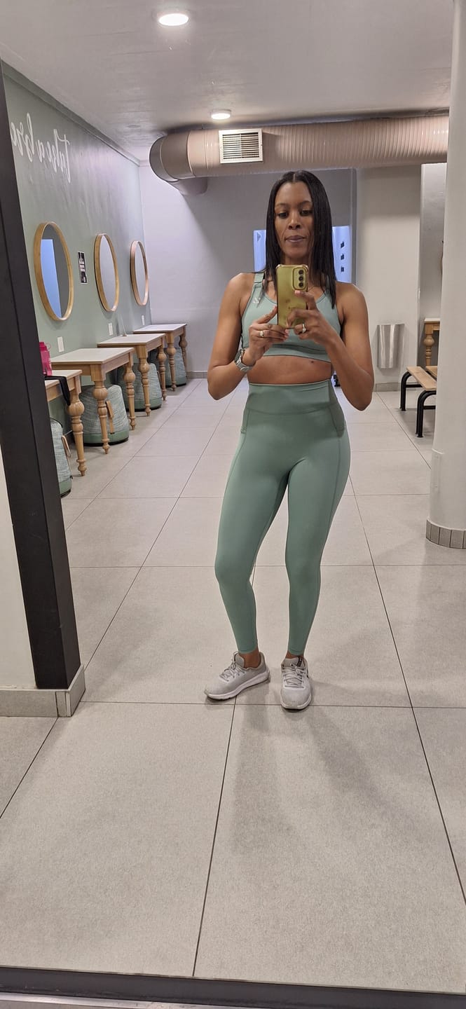 Customer photo review of High Waist Pocket Leggings