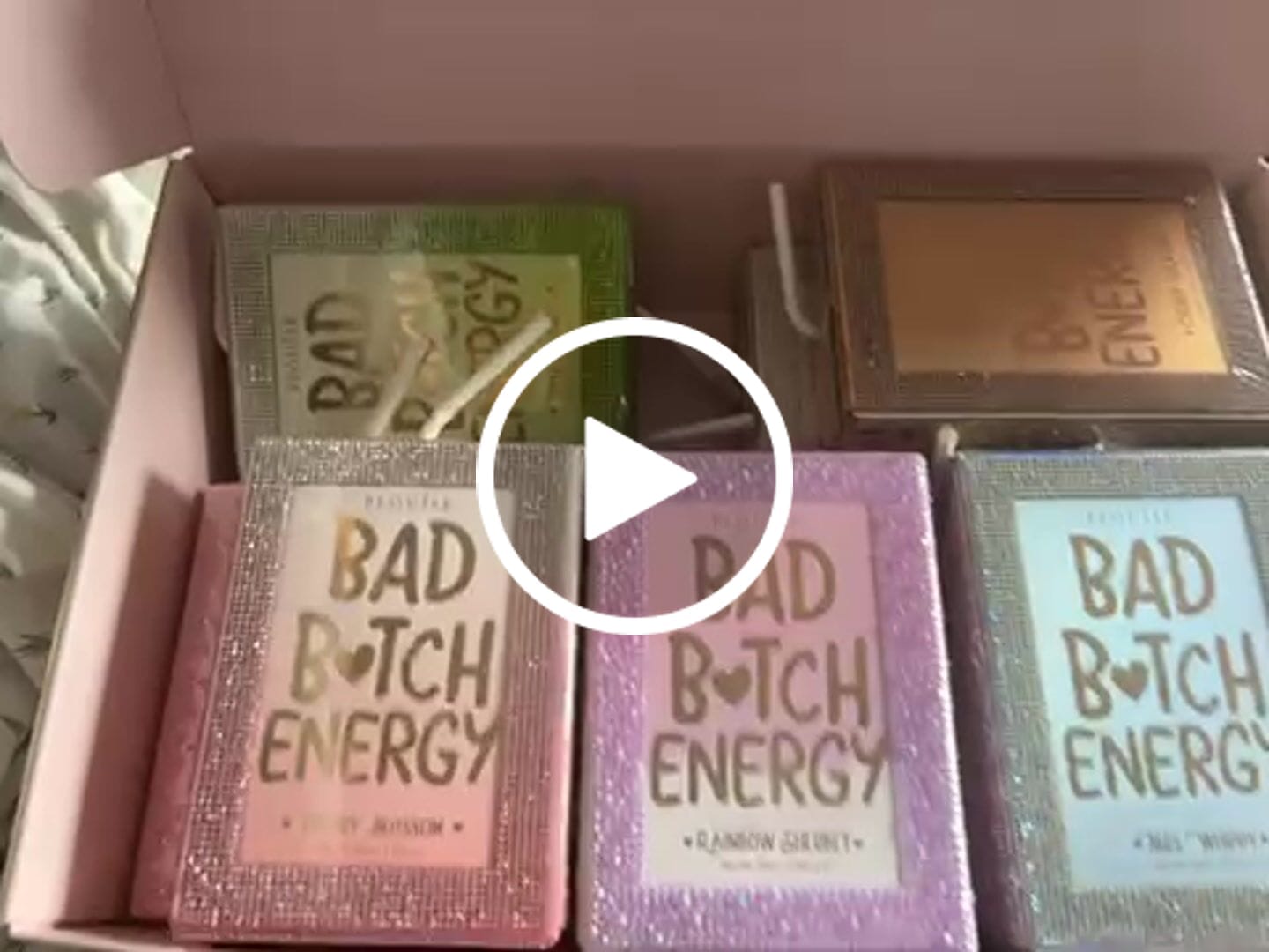 Recenzie video pentru clienți despre Crystal Bad Bitch Energy Trio