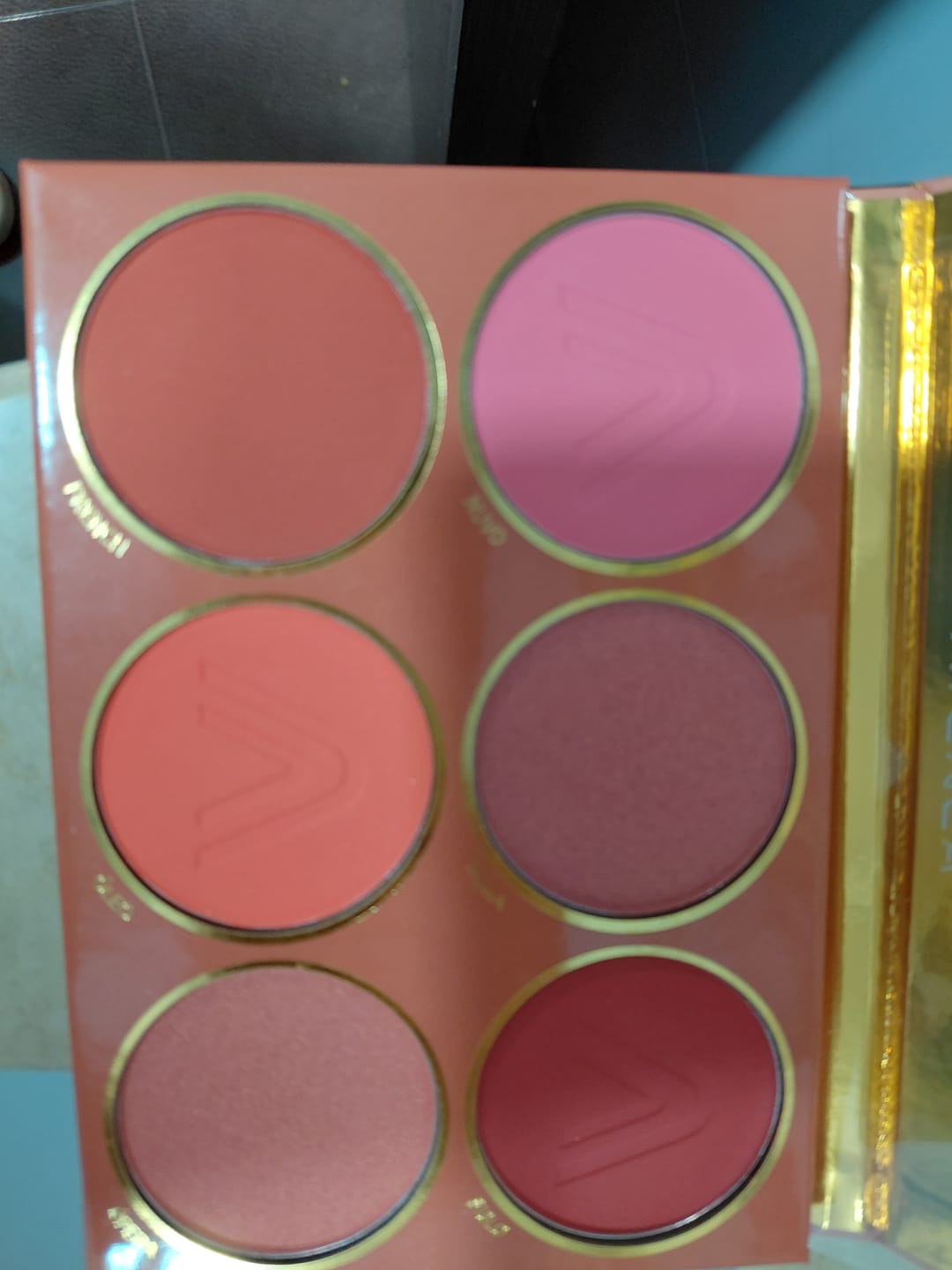 Customer photo review of PALETA DE CONTORNOS E ILUMINADOR GLAMBLACK