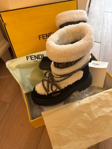 Customer photo review of FENDI BOOTS 50MM IN BLACK AND BEIGE SHEARLING AND SUEDE