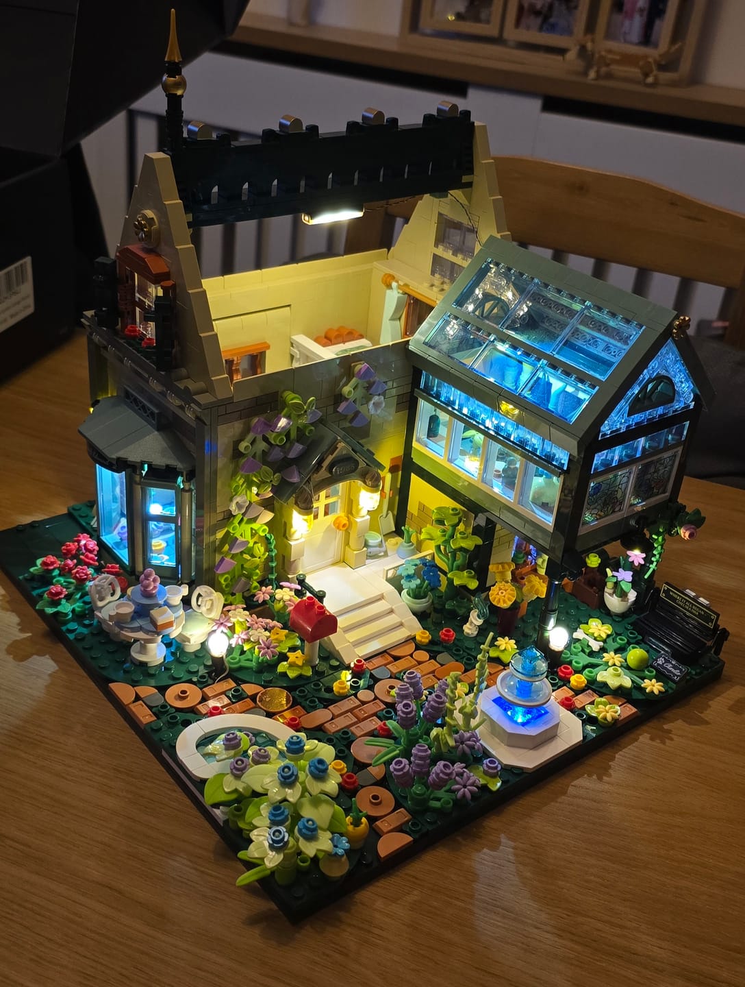 Customer photo review of Garden Cottage by Lumibricks