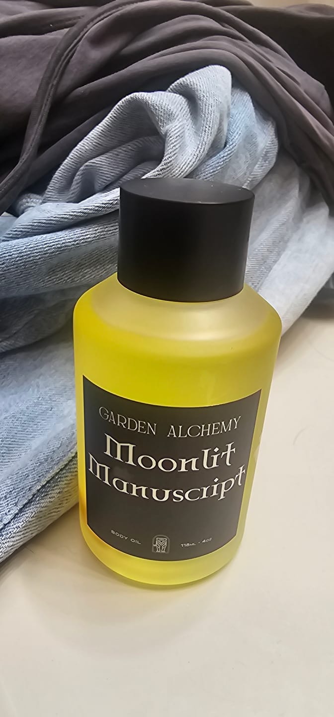 Customer photo review of MOONLIT MANUSCRIPT BODY OIL