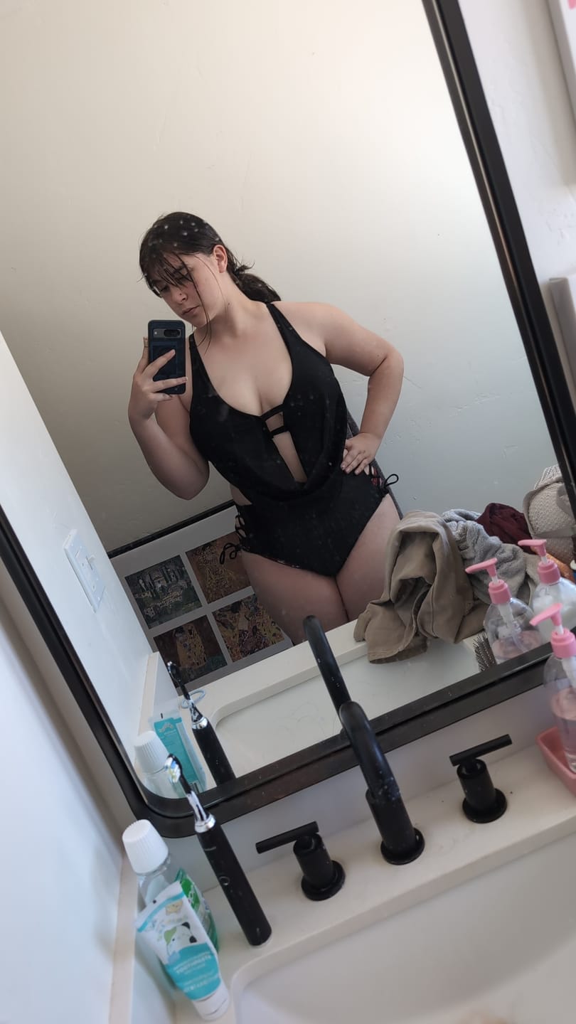 Customer photo review of [Pre-Sale] Black 1940s Crisscross Cutout Lace-Up Tankini Set