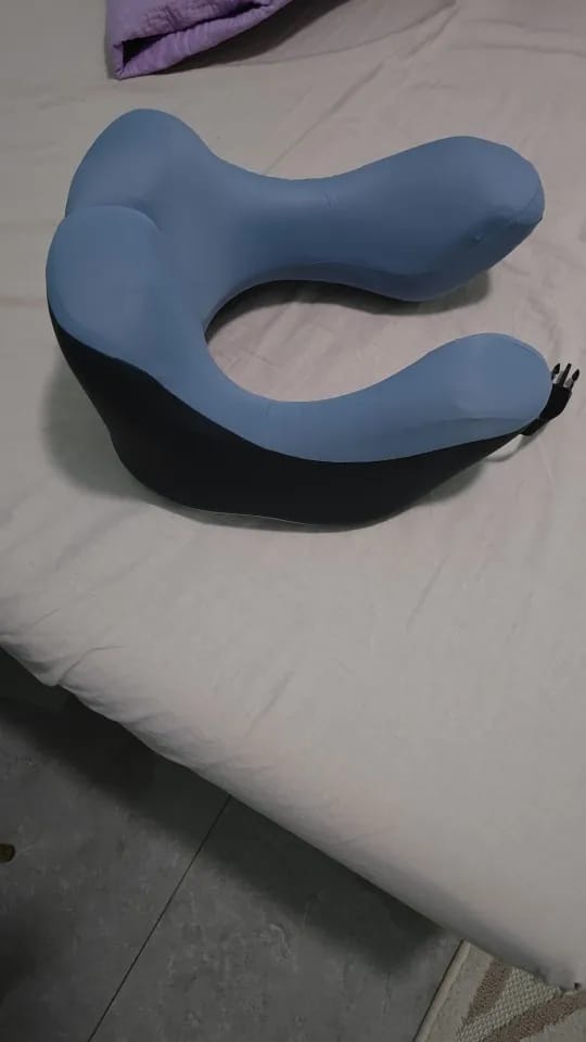 Customer photo review of Oreiller de Voyage Mémoire de Forme Capuche