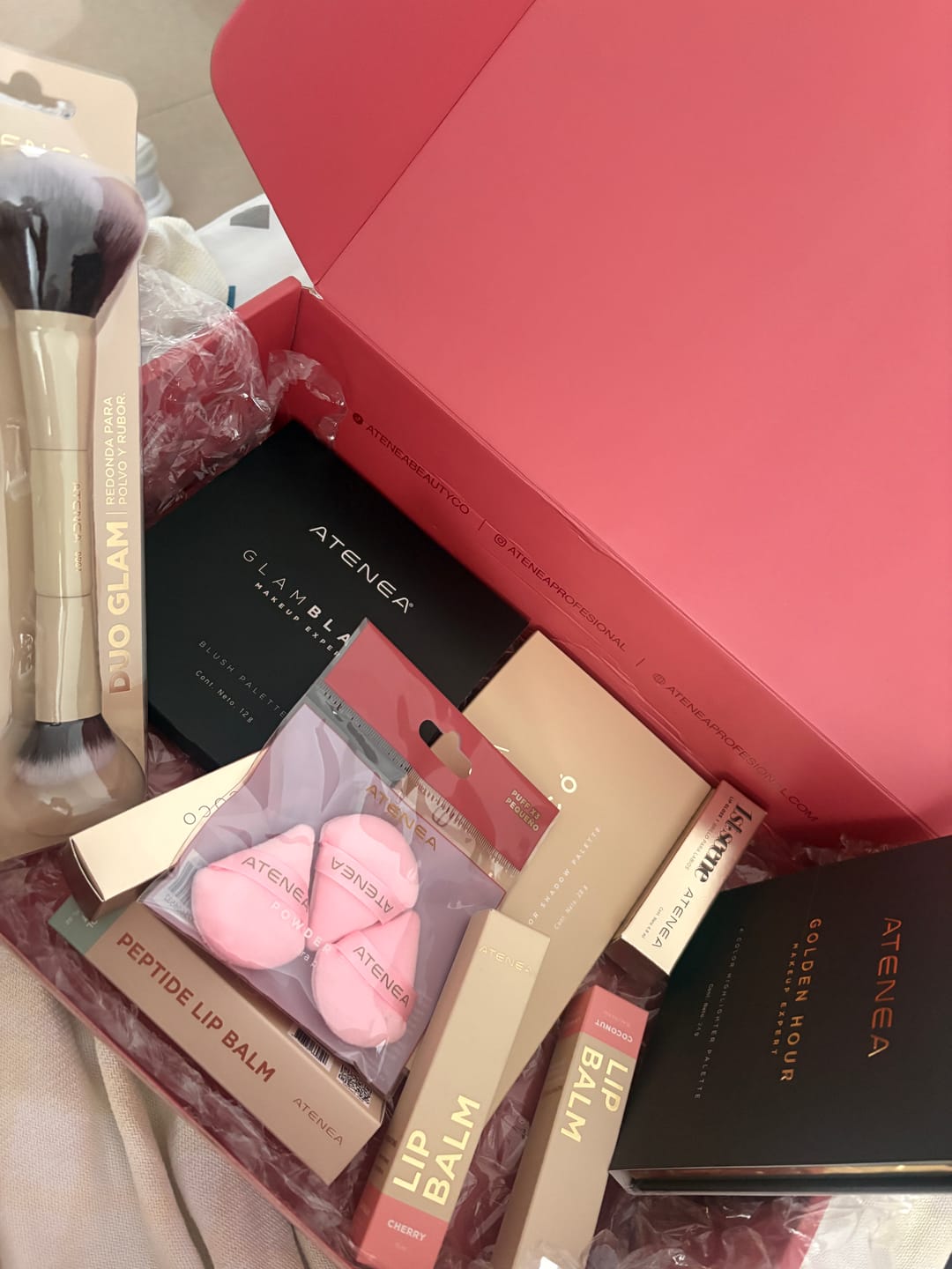 Customer photo review of PALETA DE SOMBRAS 18 TONOS ART DECO