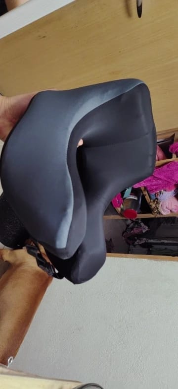 Customer photo review of Oreiller de Voyage Mémoire de Forme Capuche