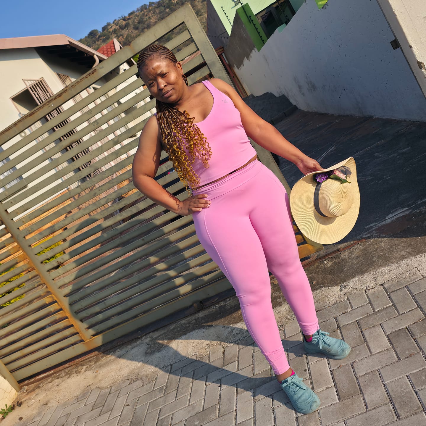 Customer photo review of Pink U-Shape Sports Bra & High-Waist Pocket Leggings Set