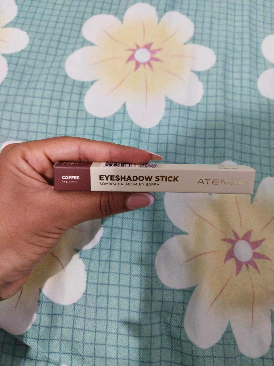 Customer photo review of SOMBRAS CREMOSAS MATE EN BARRA