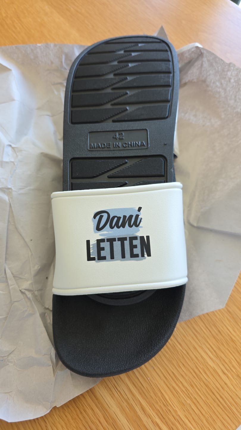 Customer photo review of Deine Letten - Personalisierte Badeschlappen mit Name